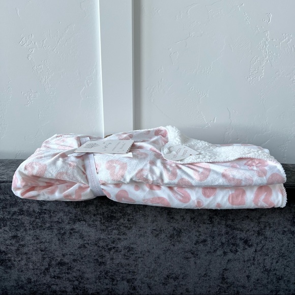 NWT Heart Valentine’s Baby Blanket - Picture 6 of 9